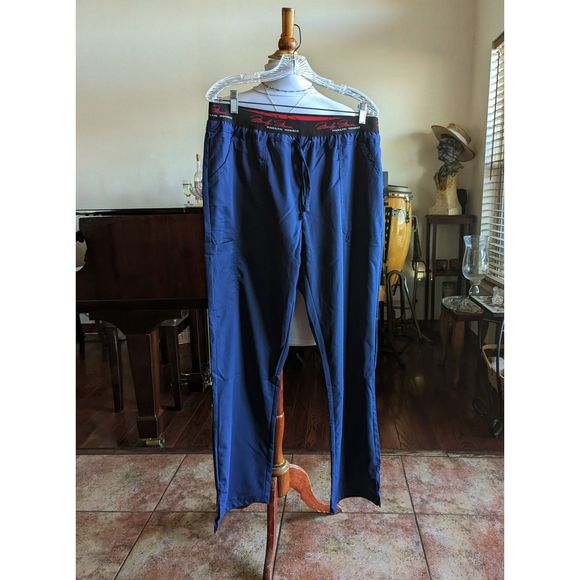 NWT  mediChic Marilyn Monroe stretch scrubs  SZ L - Picture 2 of 13